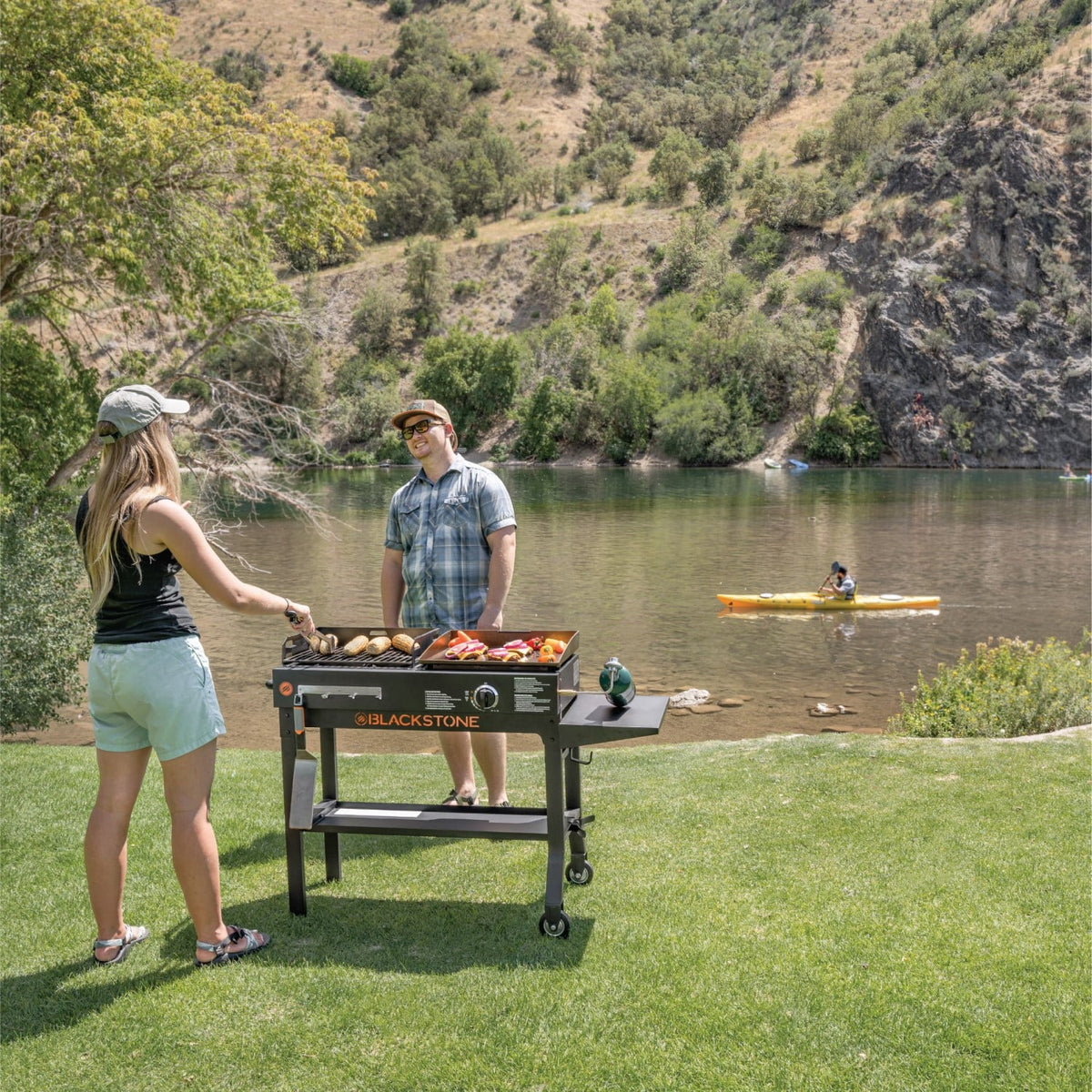 17 Griddle and Charcoal Grill Combo Y903012