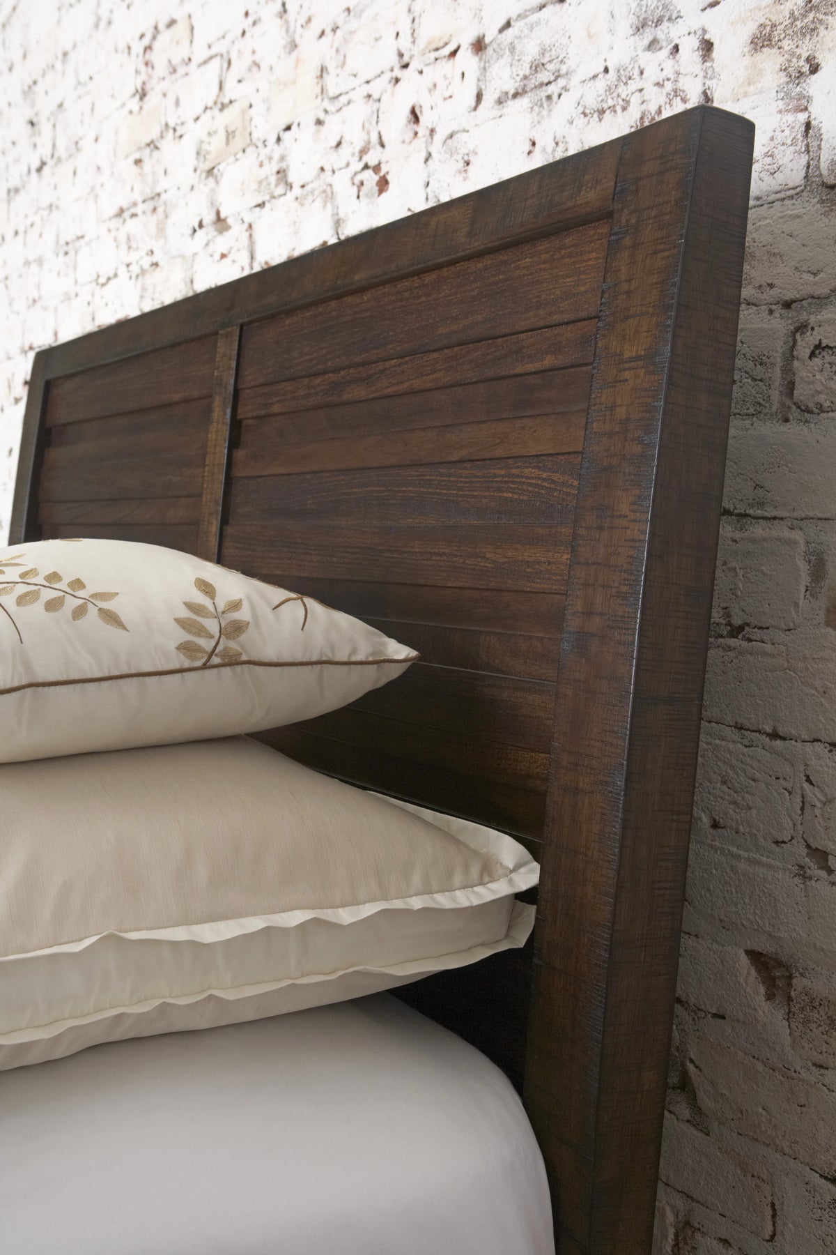 Queen Bed with Dresser, Mirror, Nightstand in Espresso G295389