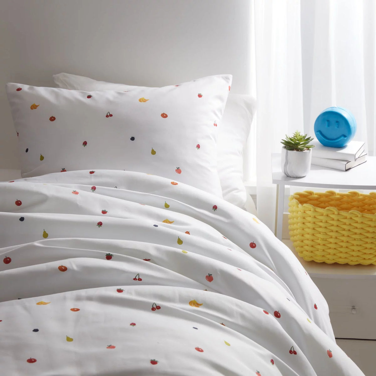 White Rainbow Fruits Full/Queen Comforter and Sham Set C474