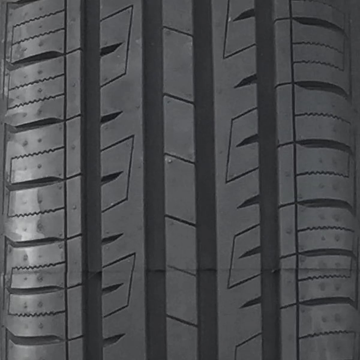 Set of 4 205/70R14 All Season Performance Tires Y796554